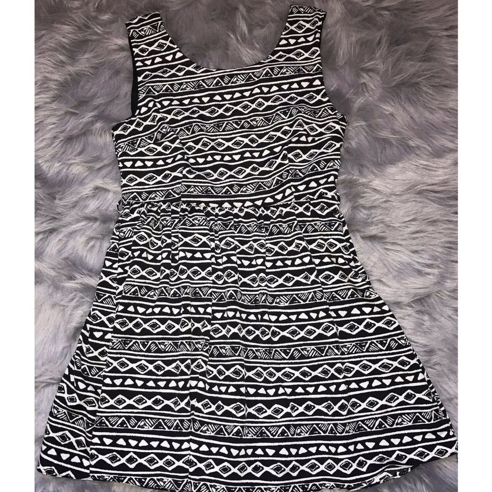 Moon Skater Dress Womens Size Medium Black White Geometric Tank No Belt